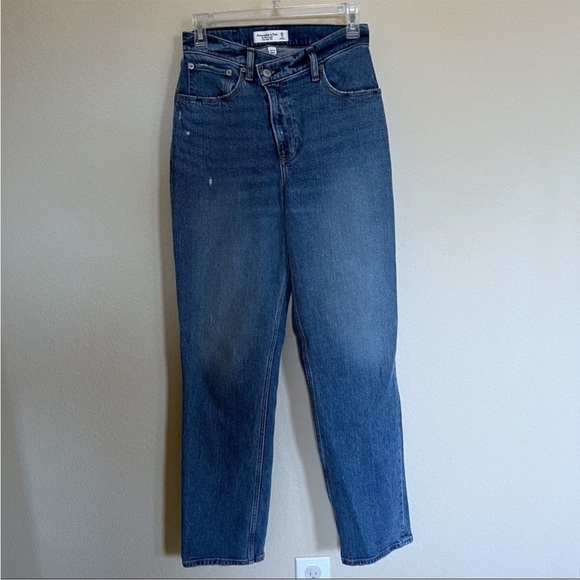 EUC Abercrombie Crossover Straight Leg Curve Love Jeans 26 - Picture 2 of 3